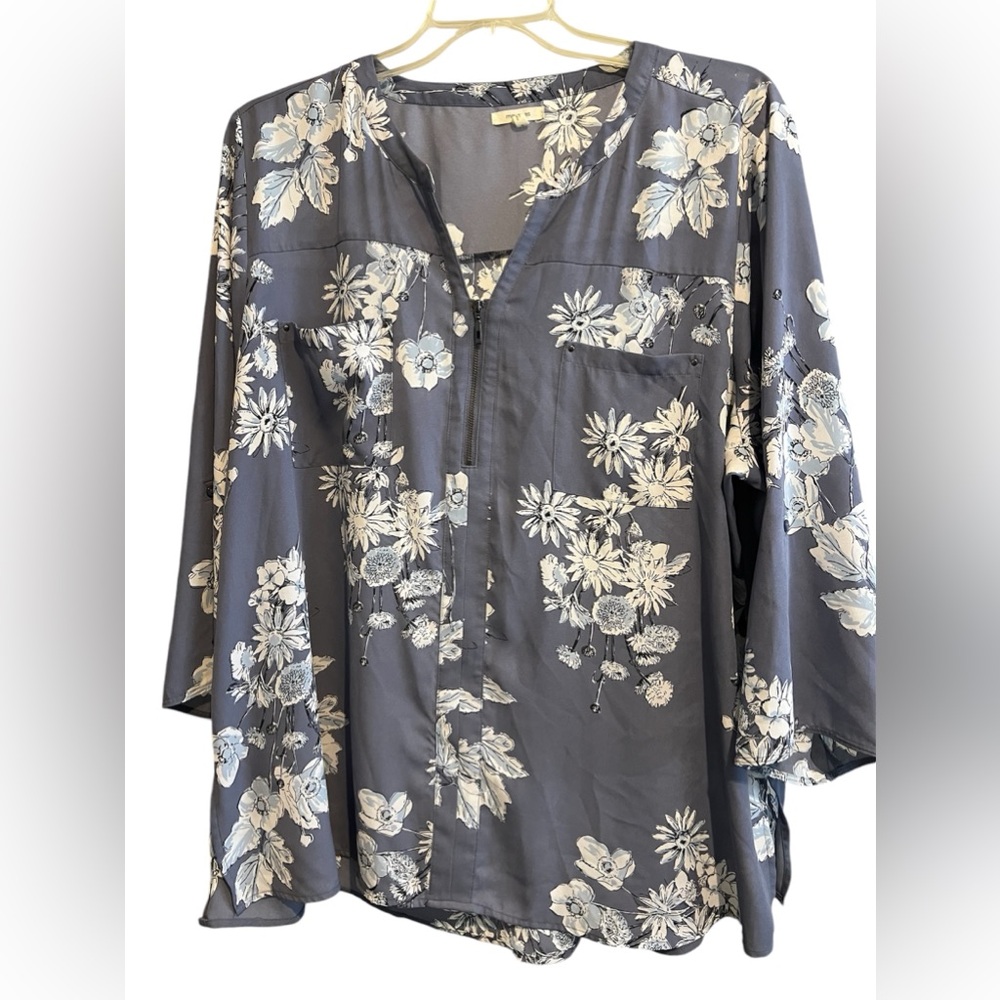 MAURICE Dress shirt with light purple undertones and floral print/ size 3X